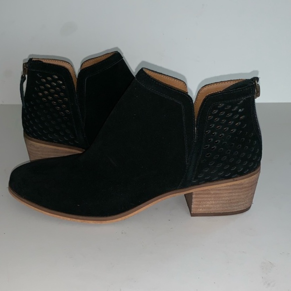 SUSINA suede booties